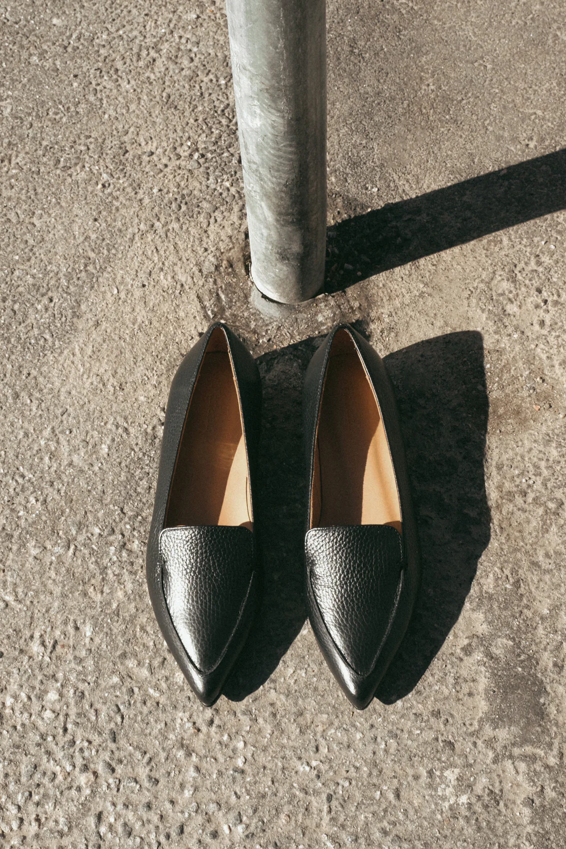 Alex Grained Leather Black - Image 6