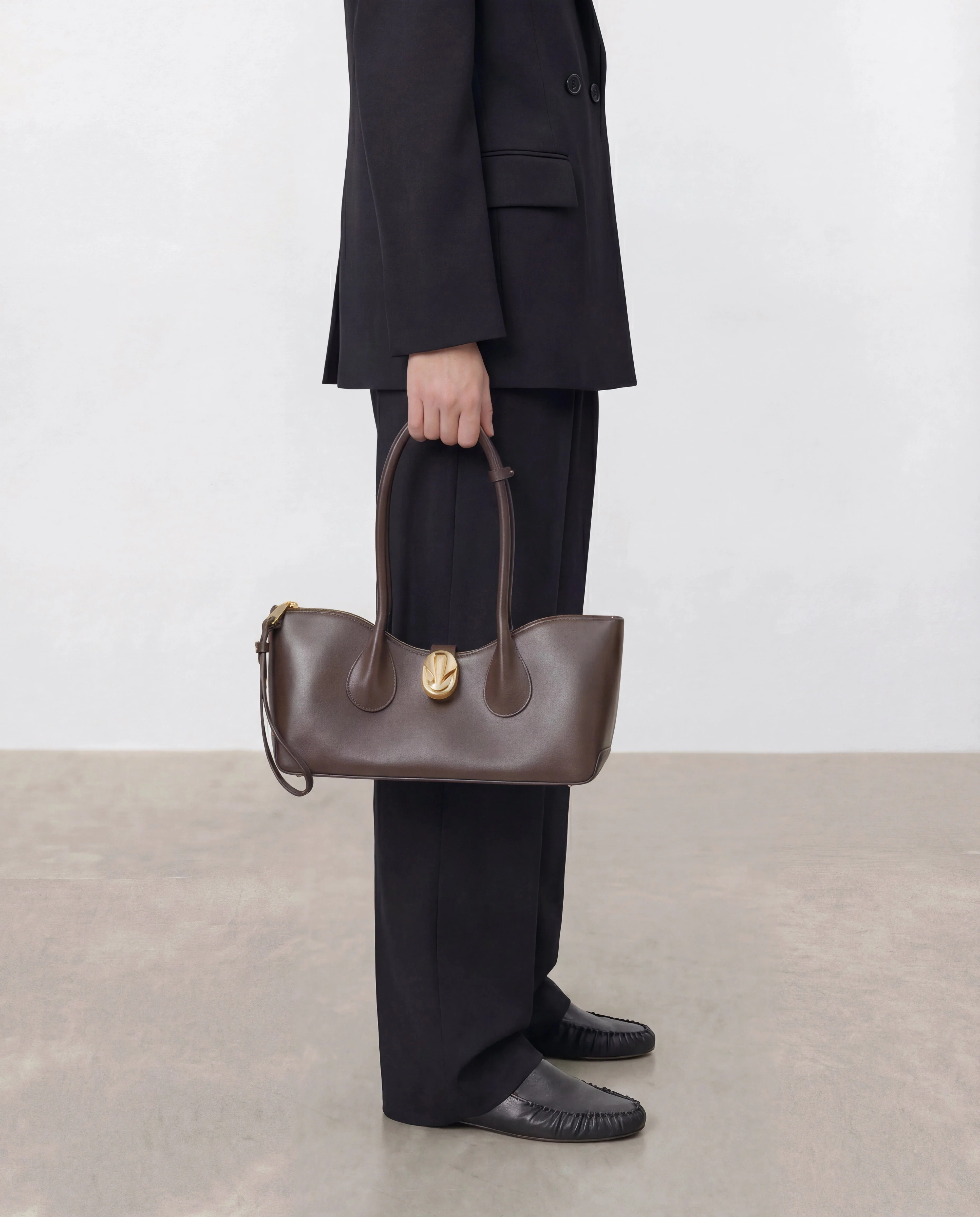 Gaia Ornament Shoulder Bag Leather Chocolate - Image 2