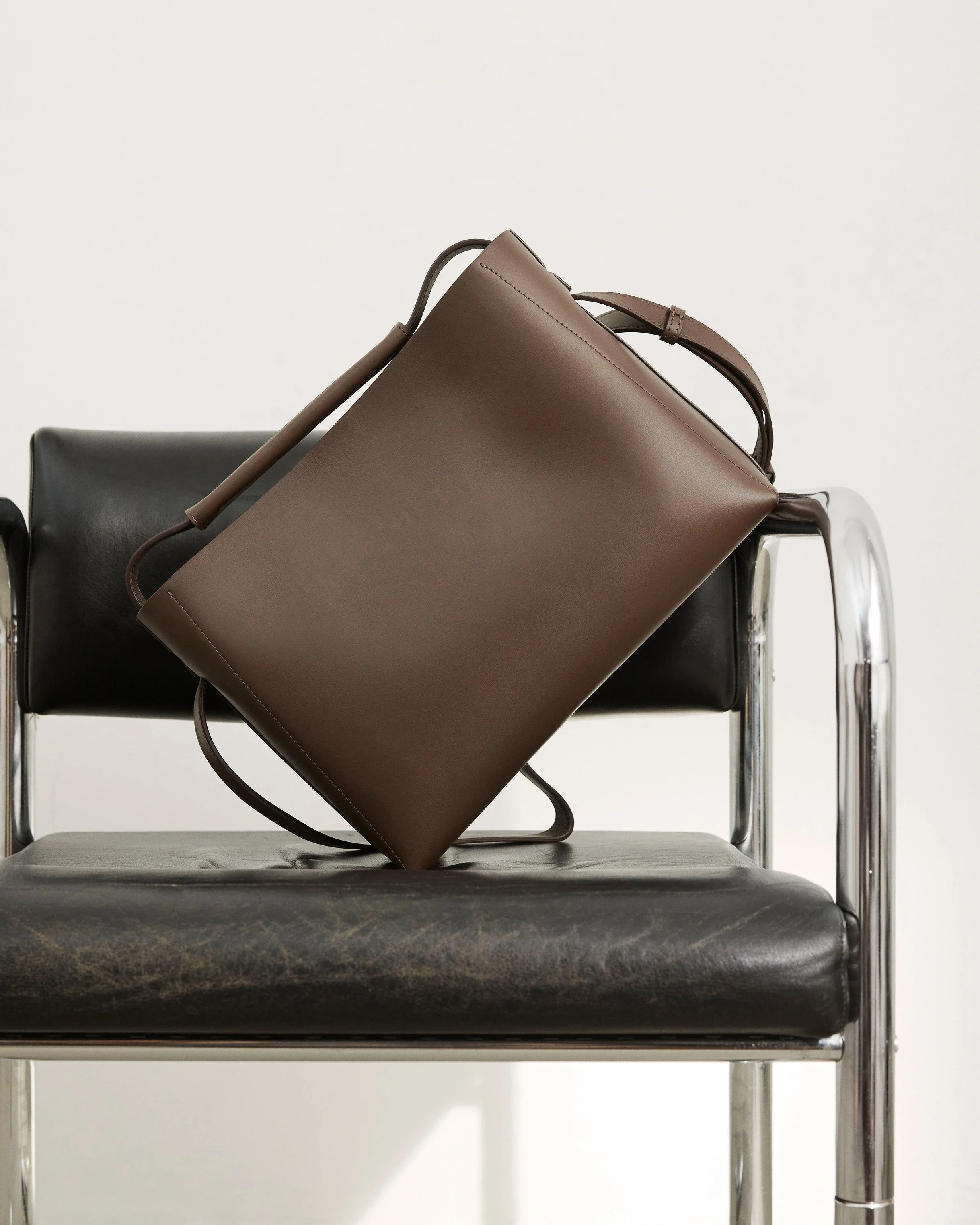 Hedda Grande Handbag Leather Chocolate - Image 7