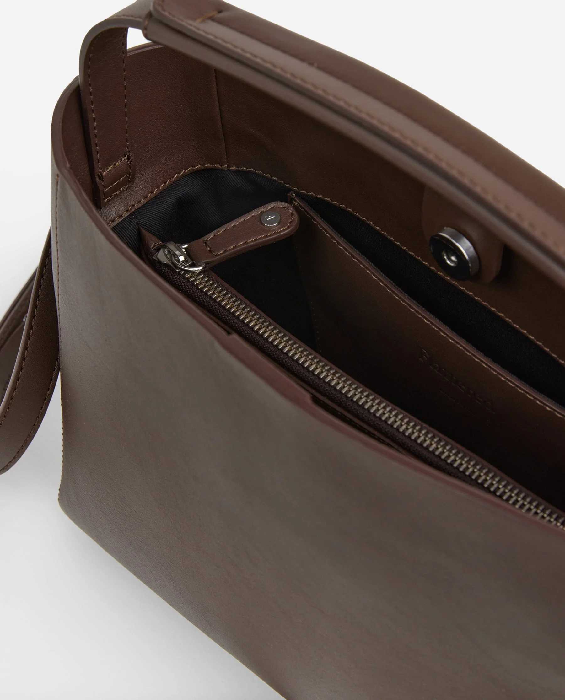 Hedda Midi Handbag Leather Chocolate - Image 4