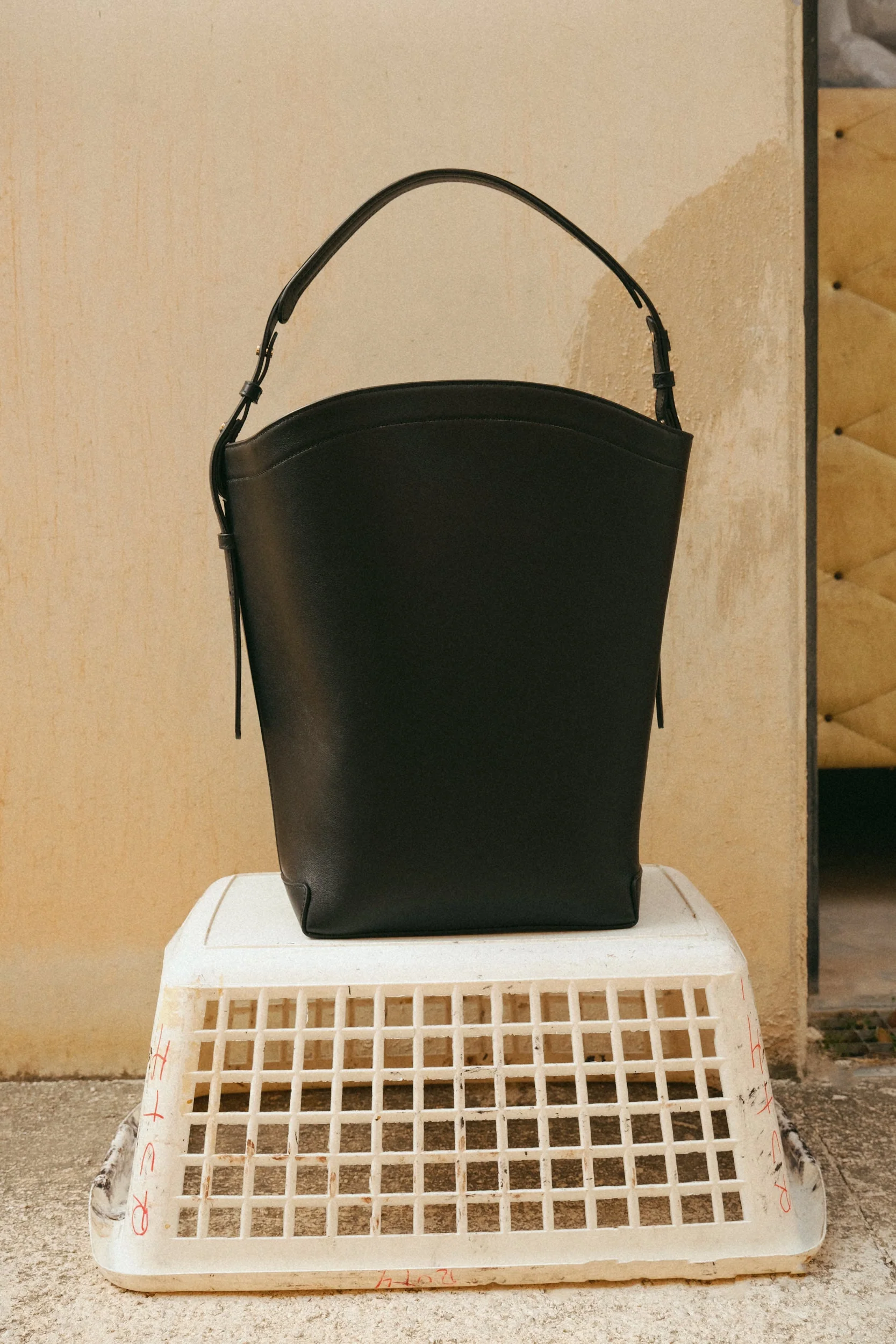 Joyce Handbag Leather Black - Image 6