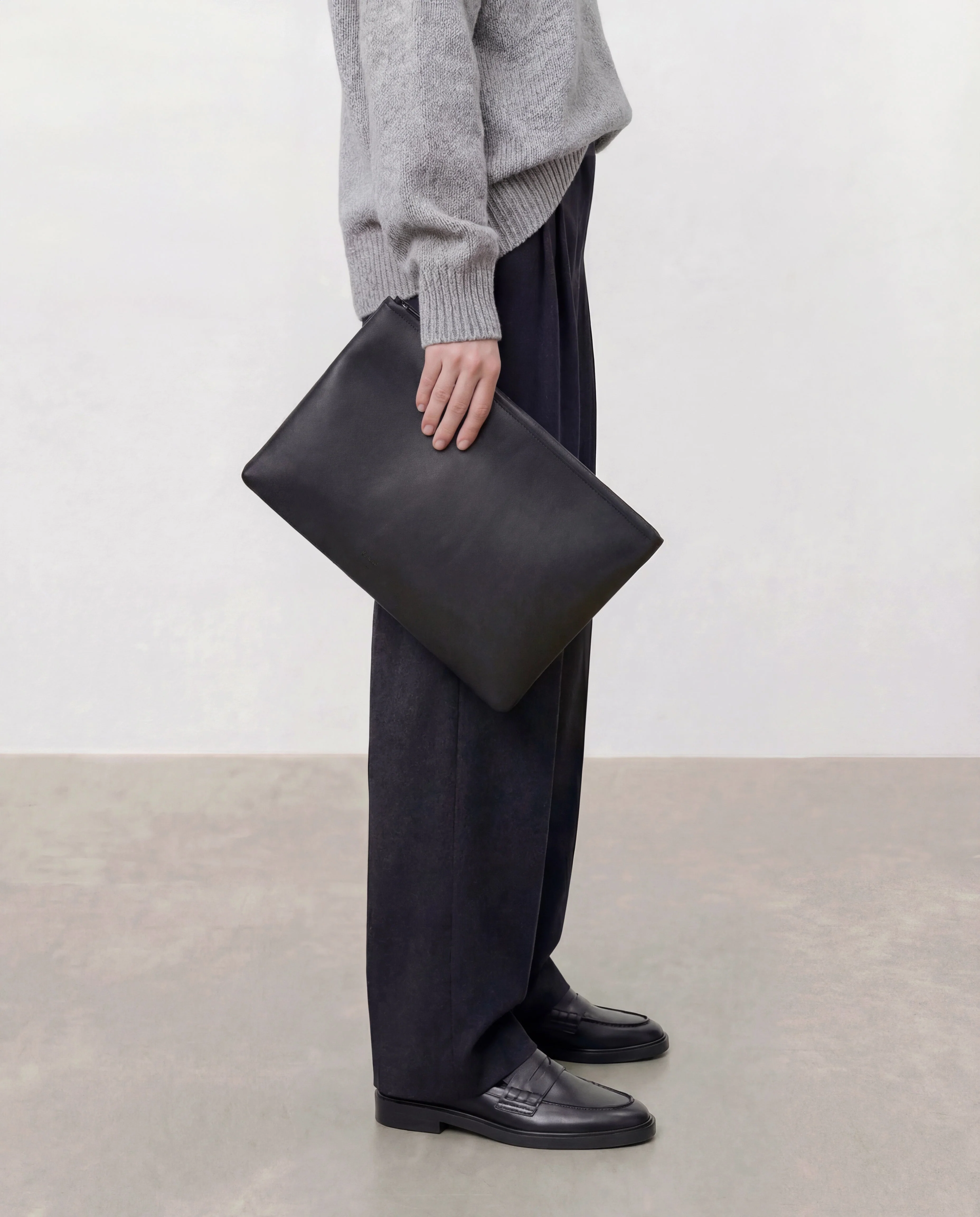 Kat Laptop Case Leather Black - Image 2
