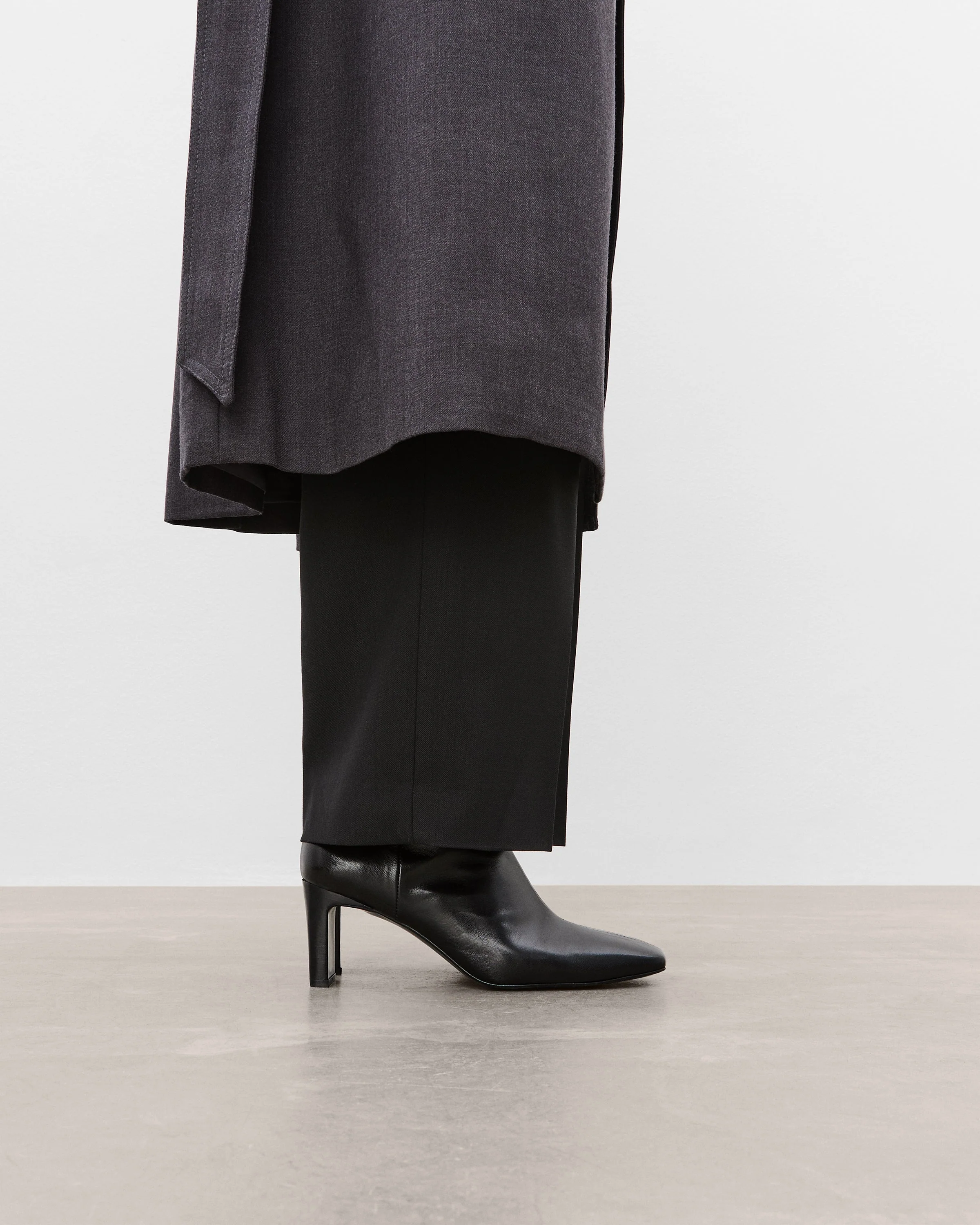 Moa Leather Black - Image 3