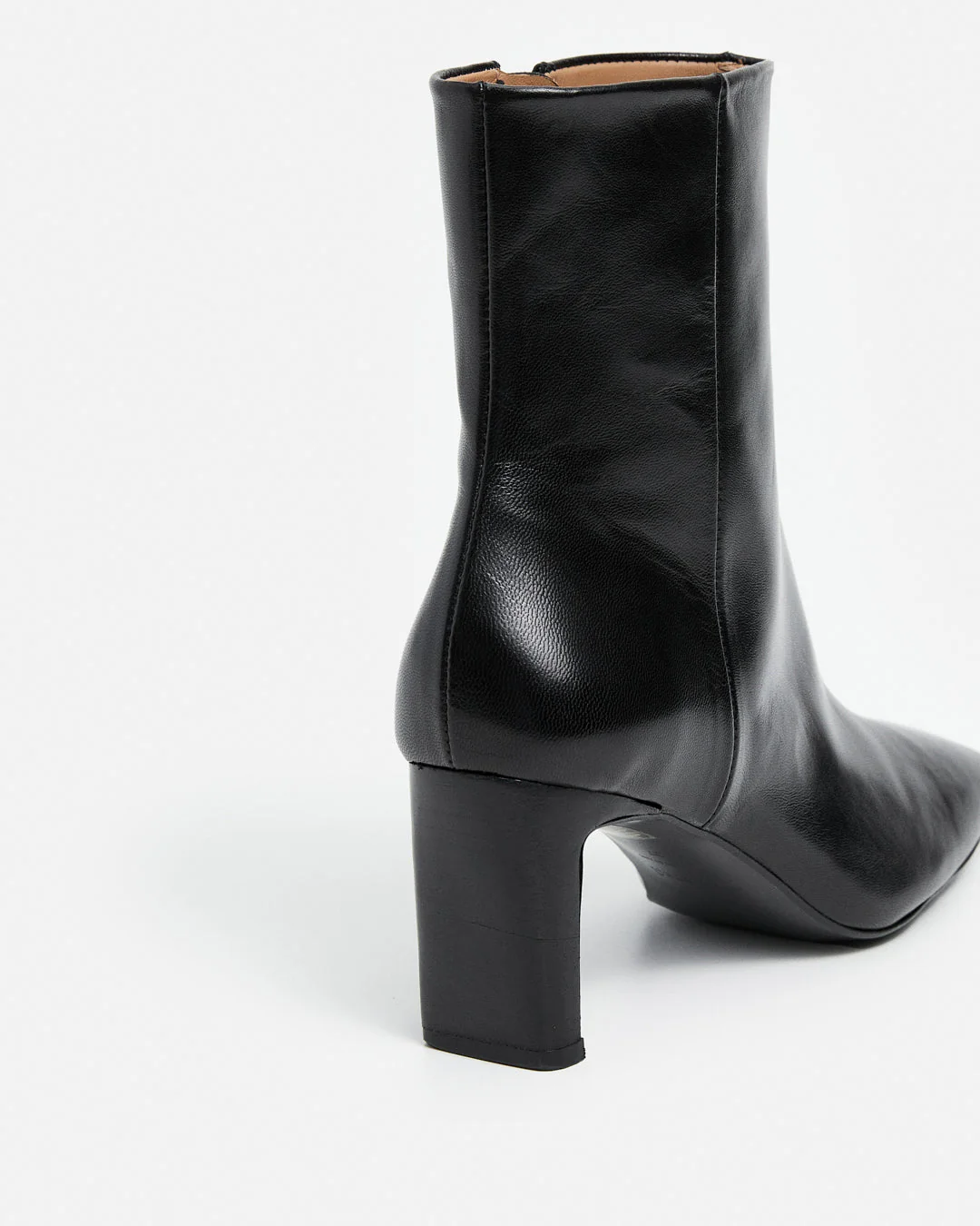 Moa Leather Black - Image 6